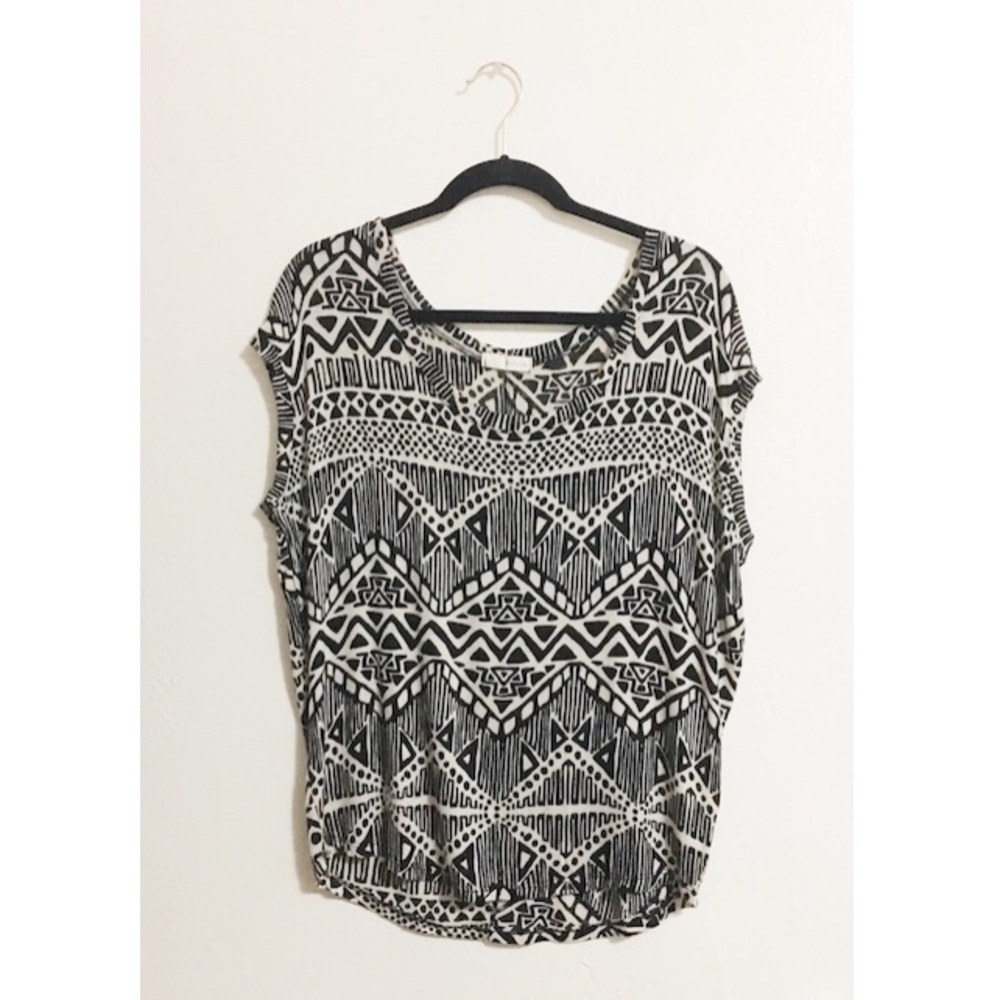 New Tribal Print Stretchy Short Sleeve Top